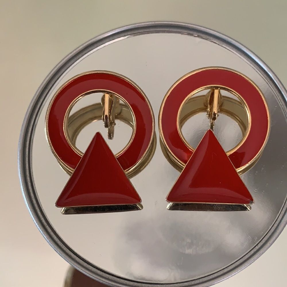 Vtg red enamel painted gold clip on earrings - Picture 2 of 6